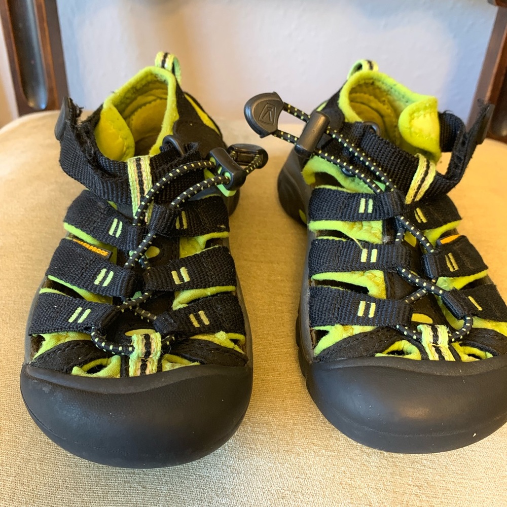 Keen Newport H2 Black/Lime Green Sandals GUC